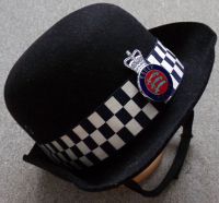 Britský dámský policejní klobouk